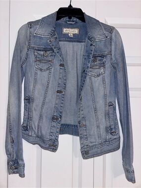 Abercrombie Kids XL Light Wash Denim Jacket – Fits Women’s XS